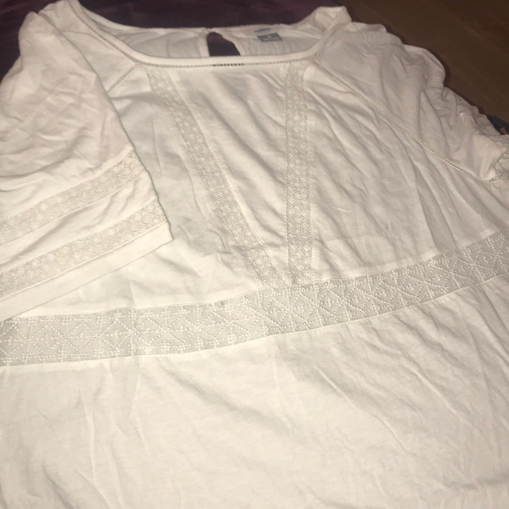 White boxy detailed tee